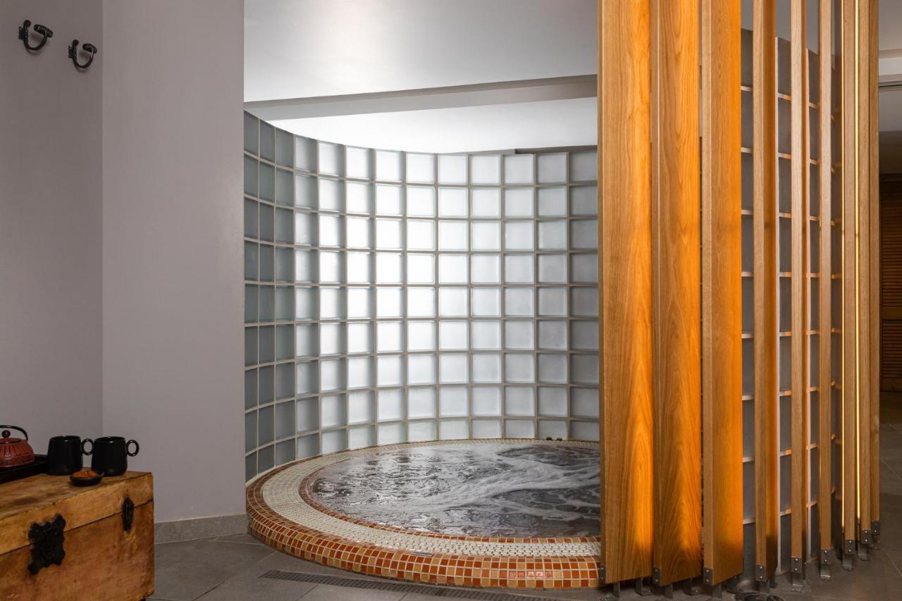 Hotel Du Lac Congress Center & Spa Ioannina Ngoại thất bức ảnh A modern spa