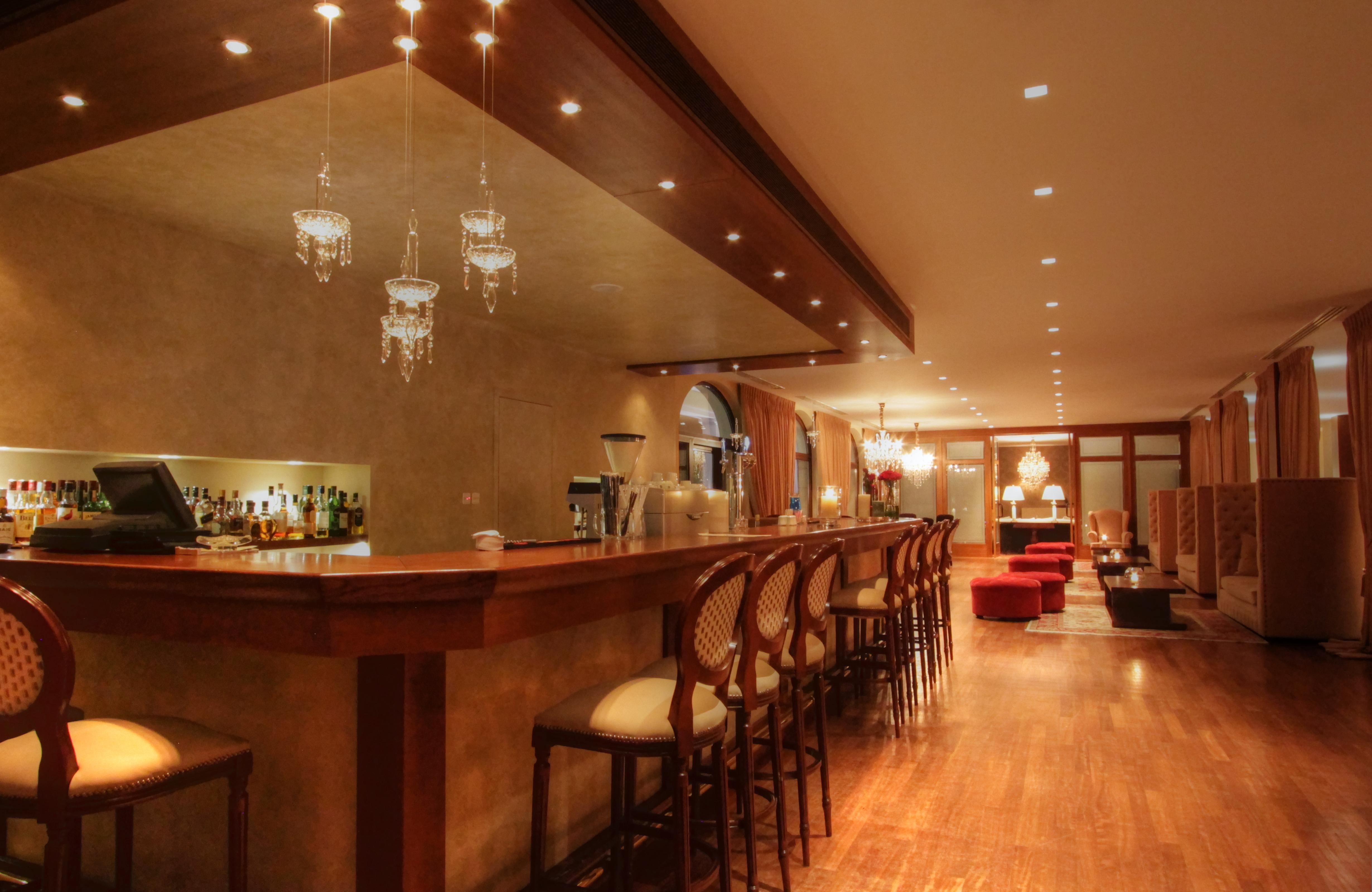 Hotel Du Lac Congress Center & Spa Ioannina Ngoại thất bức ảnh The bar at the hotel