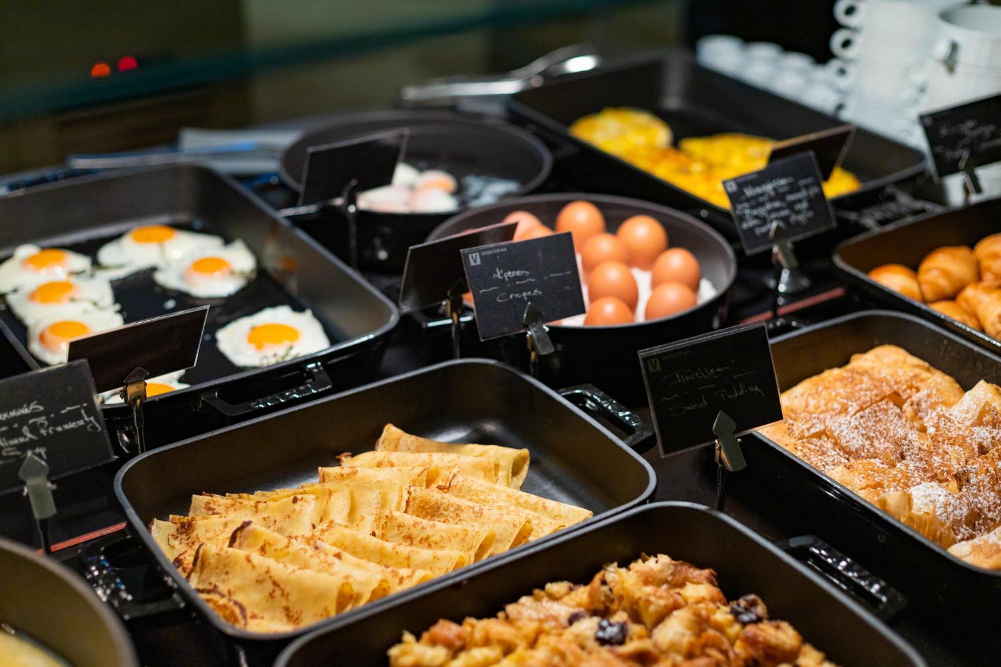 Hotel Du Lac Congress Center & Spa Ioannina Ngoại thất bức ảnh A breakfast buffet