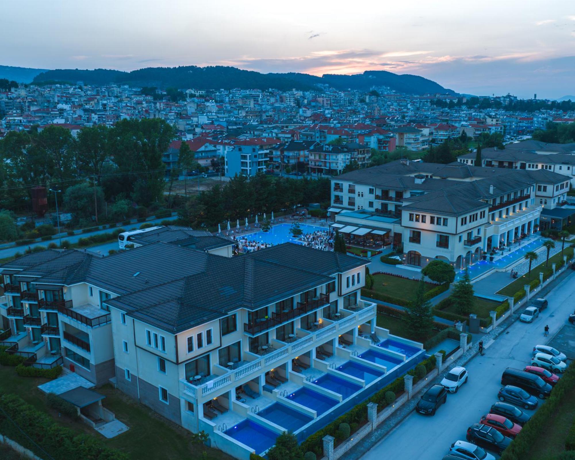 Hotel Du Lac Congress Center & Spa Ioannina Ngoại thất bức ảnh Residential buildings in the district